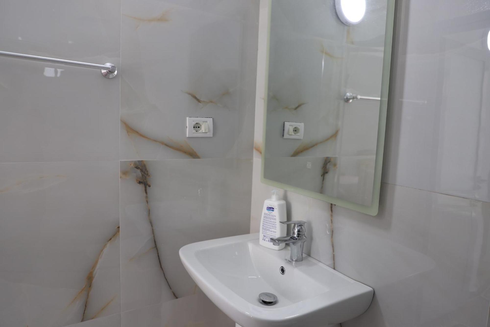 Guesthouse N&B Берат Екстер'єр фото